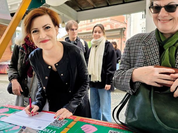 Pobudo My voice, my choice podpirajo v Levici. Svoj podpis je oddala Asta Vrečko, ministrica za kulturo in koordinatorica Levice.