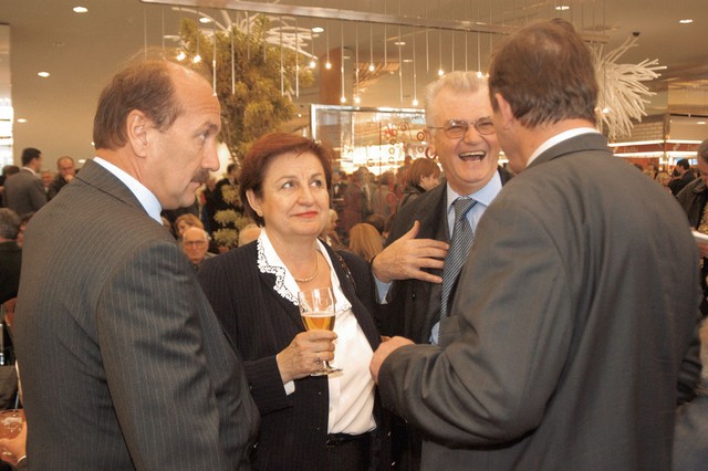 Povezani osebi: Nada Klemenčič, Zavarovalnica Triglav, in Vlado Klemenčič, SIB banka (v sredini)