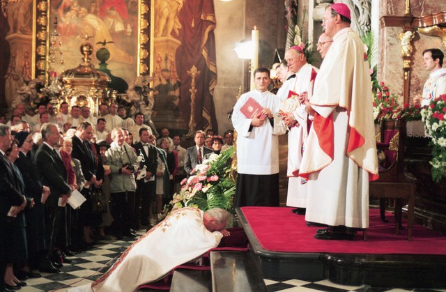 Sedem let prej: Posvečenje nadškofa Rodeta v ljubljanski stolnici 6. aprila 1997