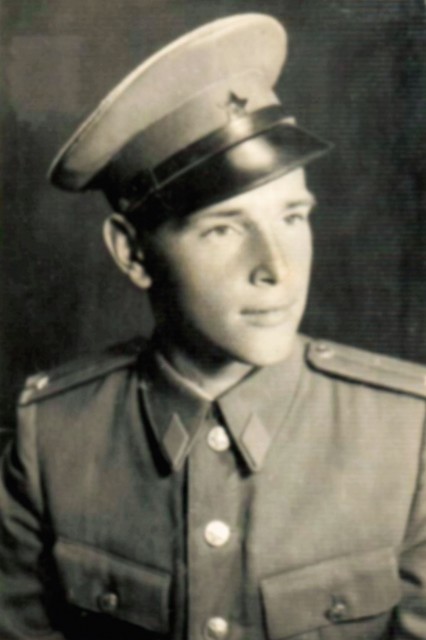 Henrik Dralka, v partizanih od leta 1943 do konca 1945, nazadnje s činom majorja. Odlikovan z medaljo za hrabrost, redom zaslug za narod III, redom dela s srebrnim vencem, redom za vojaške zasluge z zlatimi meči.