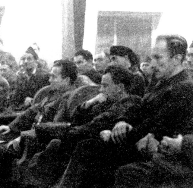 Edvard Kocbek (na desni) na 2. zasedanju Avnoja v Jajcu 29. novembra 1943