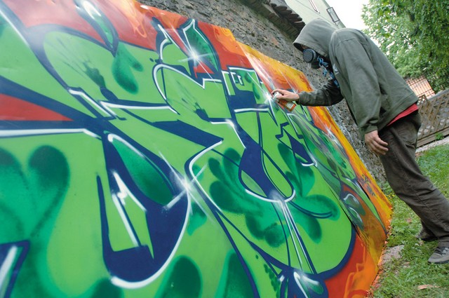 Grafiti v parku za filofaksom