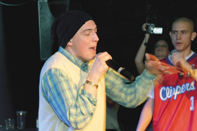Zlatko (Fužine) velja za človeka, ki - ko pride do mikrofona - zlepa ne neha vrteti jezika, na desni Dosha (DaIIDeuce).