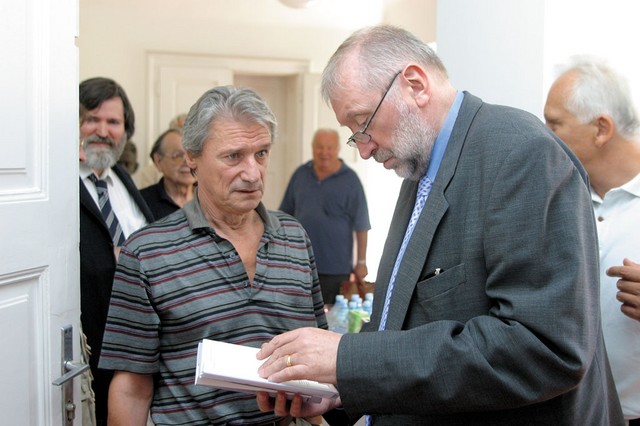 Niko Grafenauer, urednik Nove revije in Dimitrij Rupel, nekdanji urednik
