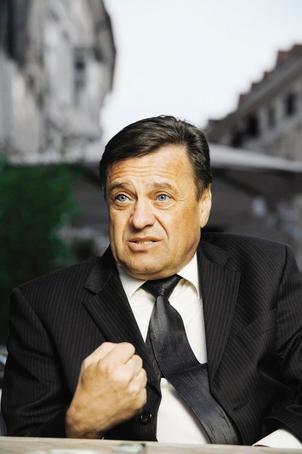 Zoran Janković: leta 2005 predsednik upave Mercatorja, danes župan Ljubljane.