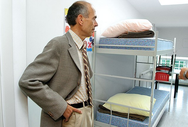 Janez Drnovšek na obisku v azilnem domu v Velikem Otoku pri Postojni