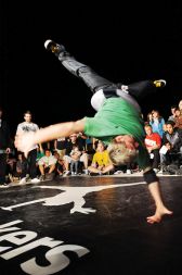 TEKMOVANJE V BREAKDANCEU. ZMAJ MA MLADE. POSTOJNA.