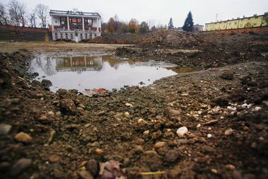 Plečnikov stadion danes. Na desni Fondovi bloki.
