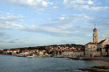 Ivo Sanader se je z jahto zasidral tudi na otoku Braču