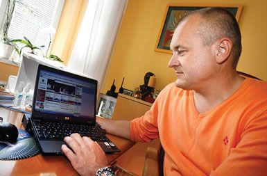 Župan Maribora Franc Kangler in njegov računalnik
