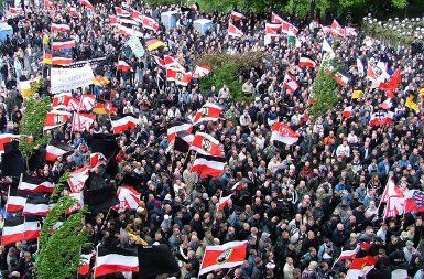 Shod neonacistične stranke NPD v Berlinu leta 2005