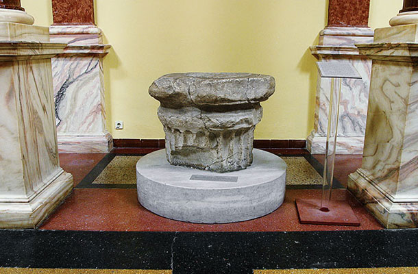 Knežji kamen v dvorani grbov deželnega zbora avstrijske Koroške 