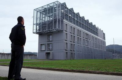 Zapor Dob pri Mirni, kjer je trenutno zaprtih 508 oseb 