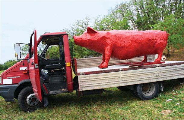Rdeča svinja pred odhodom na ljubljanske ulice 