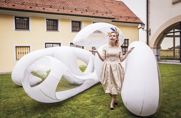 Sasha Frolova (RU), razstava napihljive skulpture, Art Stays Festival, Knjižnica Ivana Potrča, Ptuj