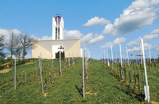 Cerkev v Košakih, ki se prodaja na dražbi