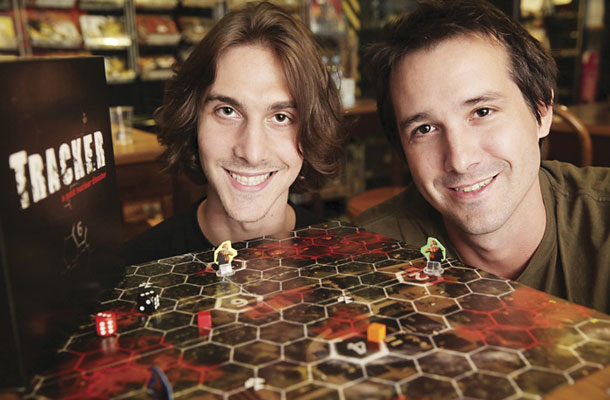 Tim in Žiga Berce, avtorja igre Tracker, prve financirane prek Kickstarterja, Črna luknja, Ljubljana