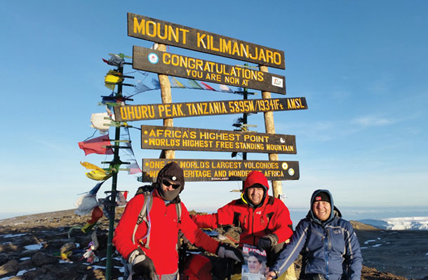 Hinko Andrejc, Gregor Knezar in Darko Gajari na Kilimandžaru, Tanzanija / Foto vodnik August