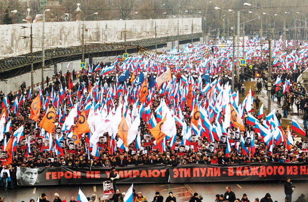 Množica se je v Moskvi poklonila umorjenemu opozicijskemu voditelju Borisu Nemcovu