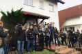 Mrho-Novinarji pred hišo Andreasa Lubitza čakajo na »ekskluzivne posnetke«, Montabaur, Nemčija