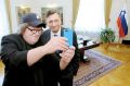 Selfie Michael Moore in Borut Pahor, Predsedniška palača, Ljubljana