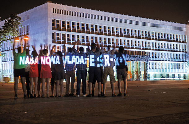 Foto tedna: Vlada je enako fiskalnemu pravilu. Aktivistična akcija proti fiskalnemu pravilu, Ljubljana