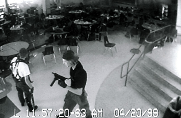Gimnazijca Harris in Klebold sta leta 1999 na koloradski gimnaziji Columbine pobila učiteljico in 12 sošolcev