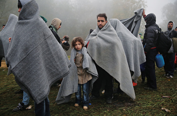 Ali pisci sovražnih zapisov o beguncih vidijo takšne slike? 