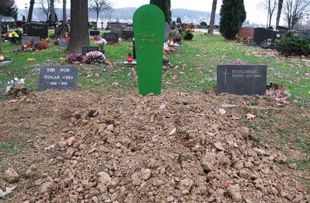 Grob umrle begunke na sredini