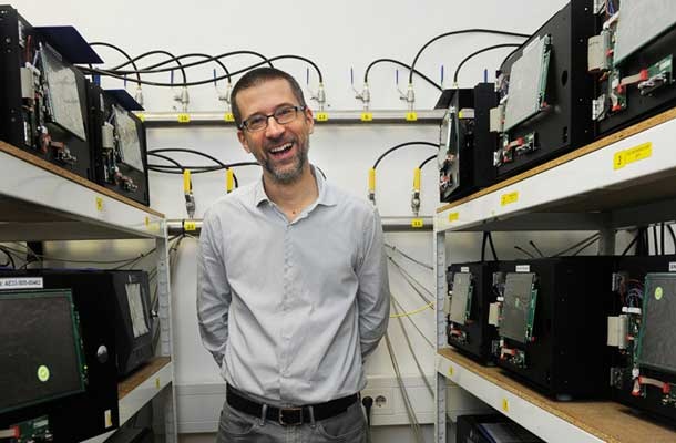 Dr. Griša Močnik v testnem laboratoriju družbe Aerosol, v katerem preizkušajo svoje izdelke