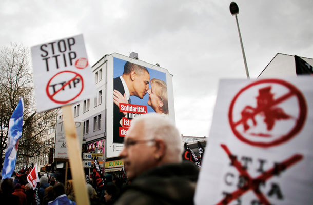 Protest proti čezatlantskemu sporazumu TTIP v Hanovru ob obisku Angela Merkel in Barracka Obame konec aprila 2016