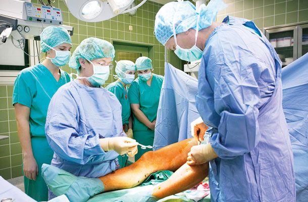 Začetek operacije  krčnih žil na eni izmed nemških klinik 