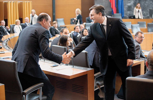 Pahorjev pozdrav Janši ob njegovi vrnitvi iz zapora v državni zbor