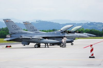 Sicer smo suvereni, a pred Putinovim obiskom v Sloveniji sta prejšnji teden na letališče Cerklje deloma nenapovedano priletela lovca F-16. 