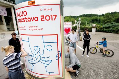 Študentje ALUO umetniško intervenirajo na plakate po Ljubljani. Gre za spremljevalni dogodek njihove zaključne razstave