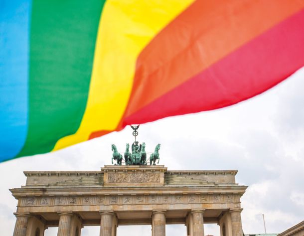 Istospolno usmerjeni Nemke in Nemci so po letih čakanja na hitro dobili pravico do poroke. 