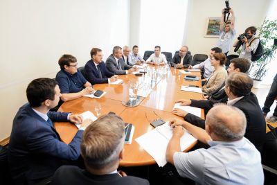 Koalicijska pogajanja šestih strank na čelu z Marjanom Šarcem. Minulo nedeljo so se stranke po 11-urnih usklajevanjih uskladile o večini obljub.