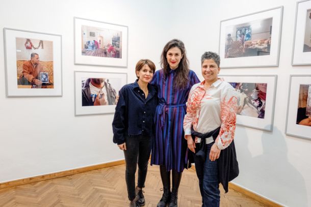 Laia Abril, Marina Paulenka (kuratorka) in Ahlam Shibli: Budnost, boj, ponos: Skozi njene oči, skupinska fotografska razstava, Umetnostna galerija Maribor 