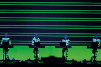 Navdušujoč nastop skupine Kraftwerk leta 2004 v ljubljanskih Križankah 
