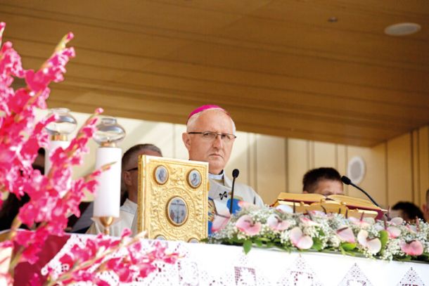 Ljubljanski nadškof metropolit Stanislav Zore je konservativen duhovnik. Ga bo iniciativa Dovolj. je pripravila k ukrepanju? 