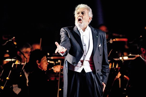 Plácido Domingo, vrhunski operni pevec, ki ga je nadlegovanja in neprimernega vedenja obtožilo 20 žensk /