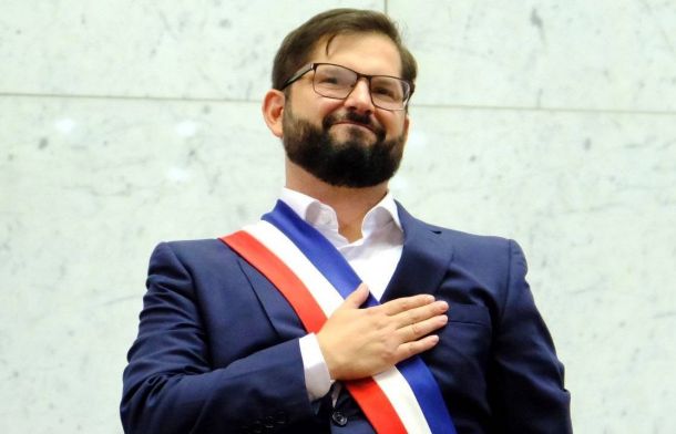 Levo usmerjeni čilski predsednik Gabriel Boric je poraz sprejel, a obenem obljubil, da si bo še naprej prizadeval za politično reformo države