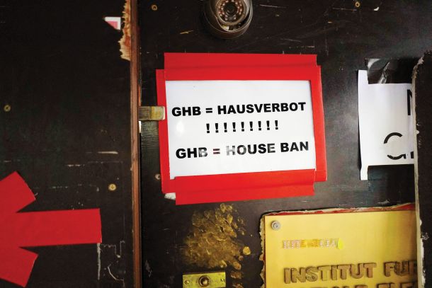 Napis na vstopu v berlinski klub KitKat 