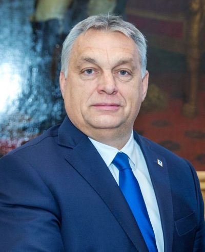 Viktor Orban je na nedeljski proslavi ob dnevu madžarske revolucije v Zalaegerszegu nedaleč od Budimpešte dejal, da bo njegova vlada branila madžarske interese v tujinii.