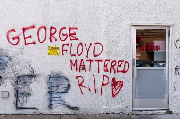 Grafit, ki je nastal po smrti Georga Floydav Minneapolisu