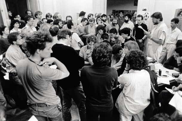 Eden od mejnikov osamosvajanja – nastanek Odbora za varstvo človekovih pravic v tedanjih prostorih tednika Mladine (3. junija 1988) 