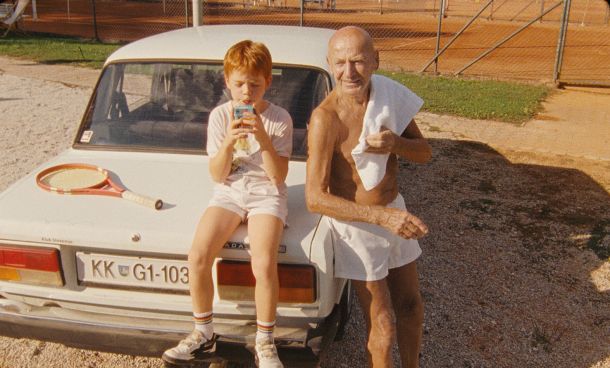 Janu Vrhovniku je kratki film Edi, nostalgični portret njegovega frajerskega dedka, prejšnji mesec na filmskem festivalu v Cannesu prinesel zlato nagrado Young Directors Award. 