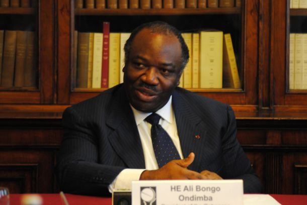 Vojska  je razveljavila ravno razglašene rezultate sobotnih predsedniških volitev, na katerih je po podatkih volilne komisije zmagal sedanji predsednik Ali Bongo Ondimba