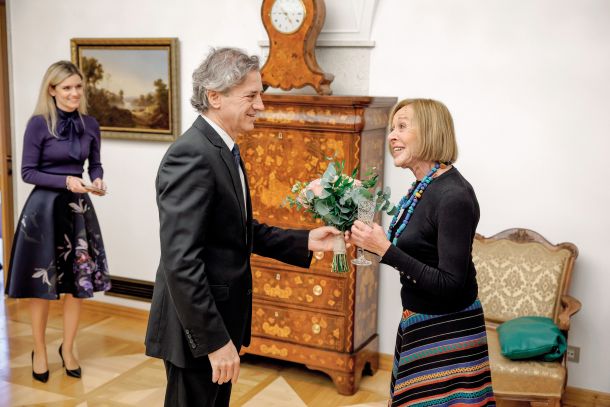 Igralka Milena Zupančič in predsednik vlade Robert Golob 