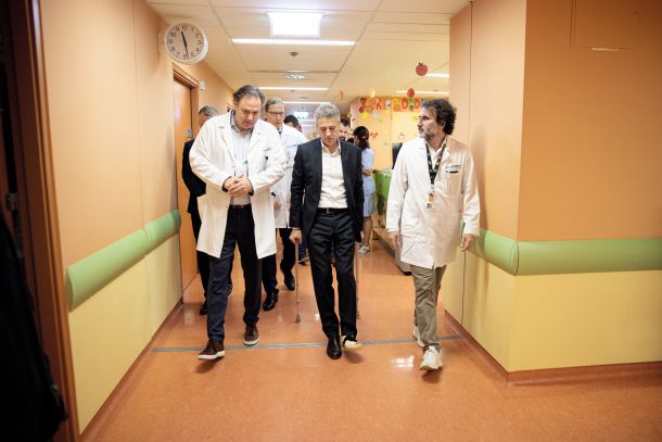 a teden je bil Robert Golob na obisku v Pediatrični kliniki UKC Ljubljana, saj je med drugim tudi zdravstveni minister.
